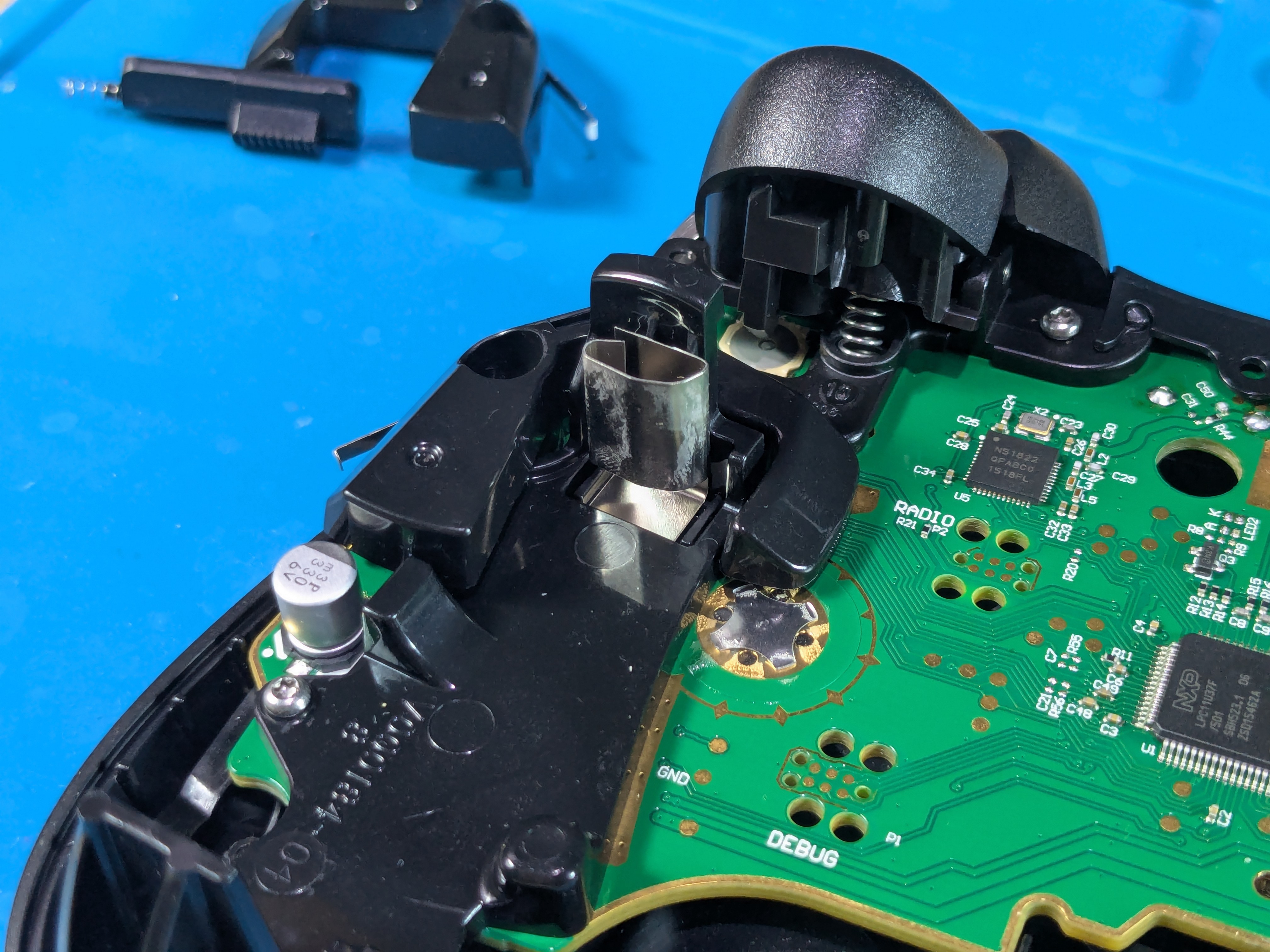 Right_Battery_Holder_Lever