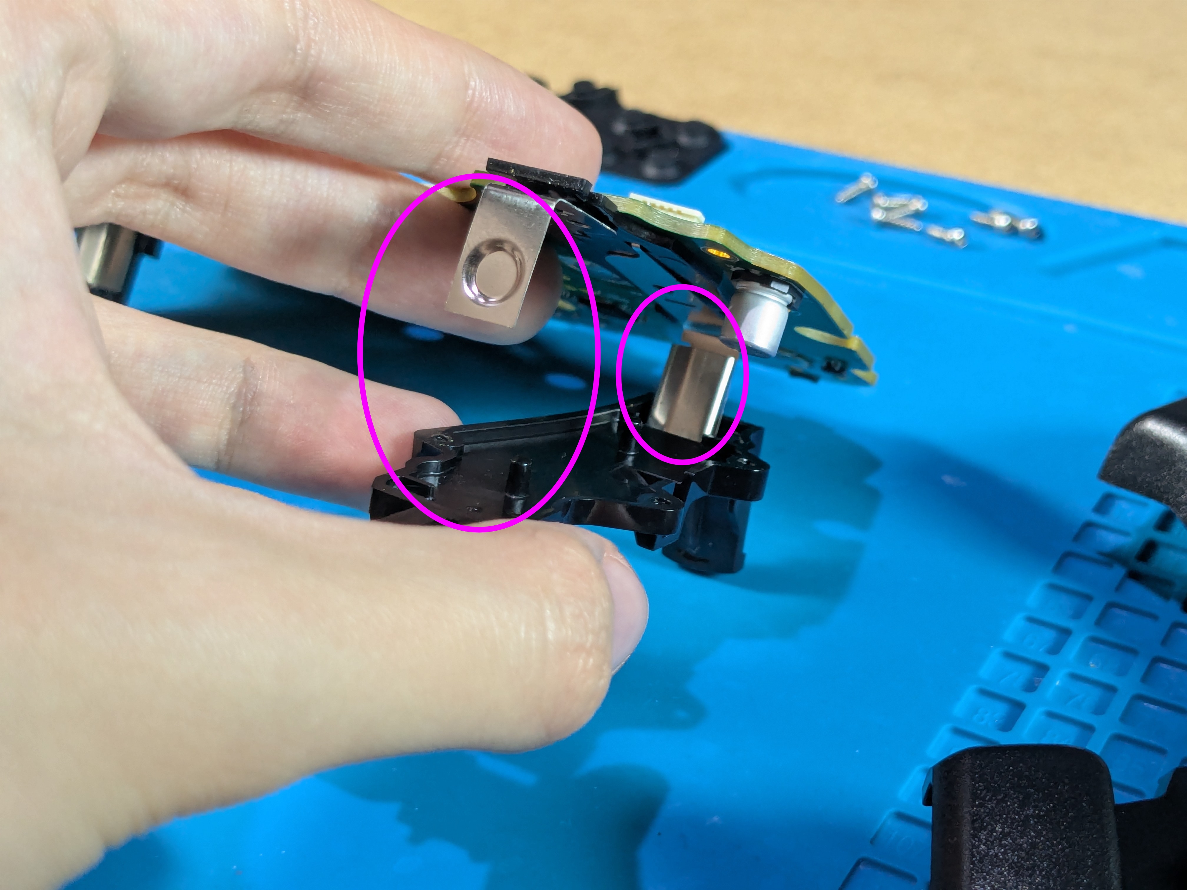 Taking_Off_Left_Battery_Holder_Edited